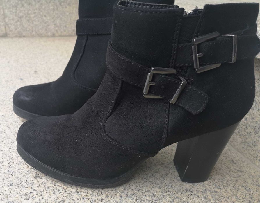 Botas pretas tamanho 40