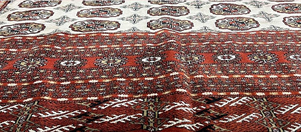 Tapete BUCHARA Afegão, elaborado manualmente com lã sobre algodão e com 330cm x 230cm