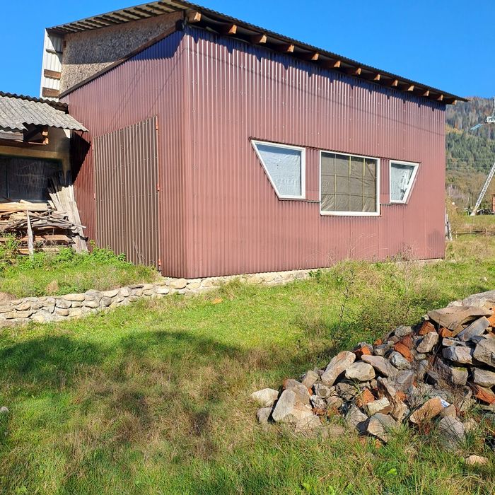 Продам комерційне приміщення на 20 сотках