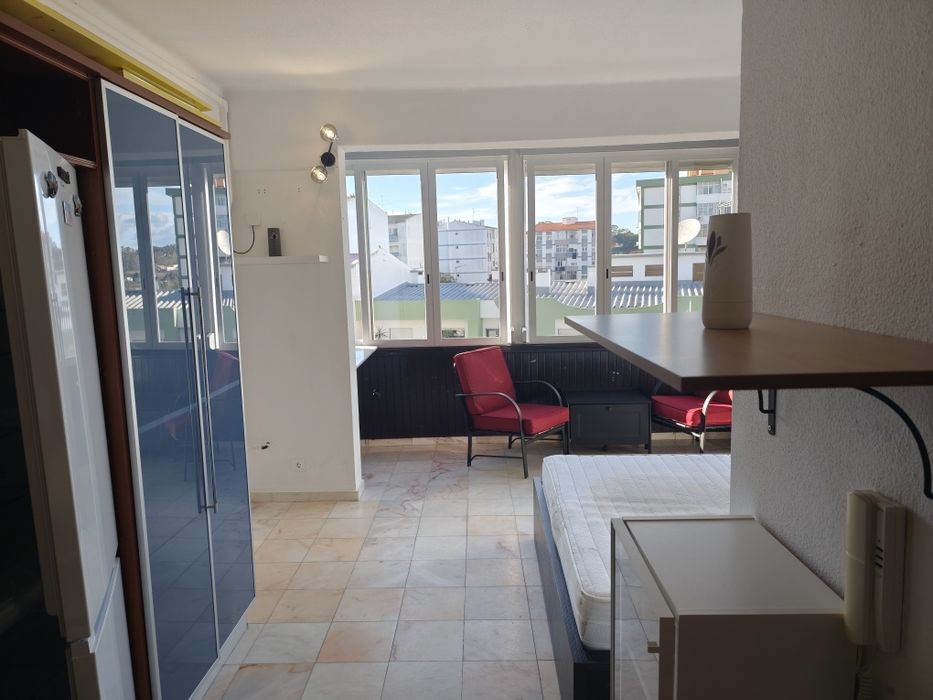 T0 mobilado, Sobreda Caparica