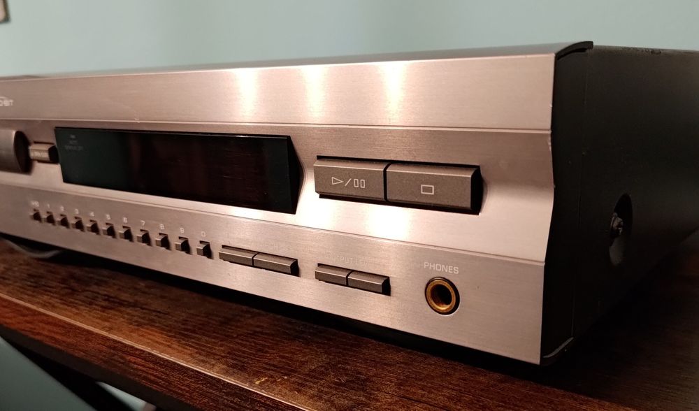 Odtwarzacz CD Yamaha CDX-596 srebrny (tytanowy) + pilot