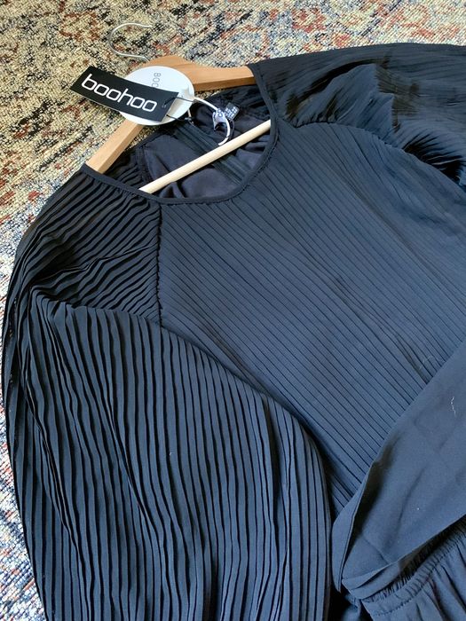 Elegancka sukienka Boohoo