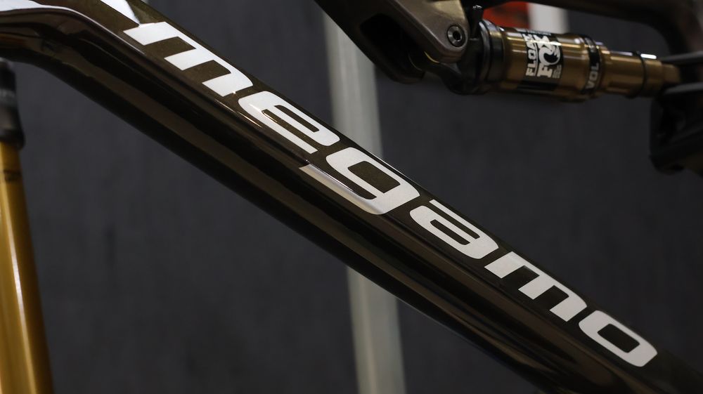 Megamo Track 01 Slr