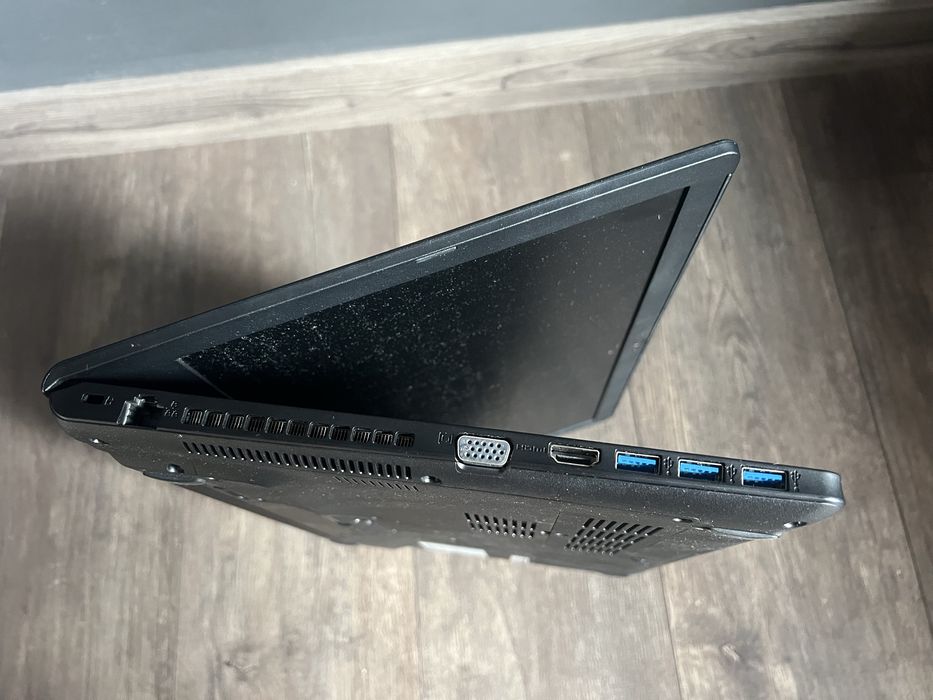 Laptop fujitsu a555 i3