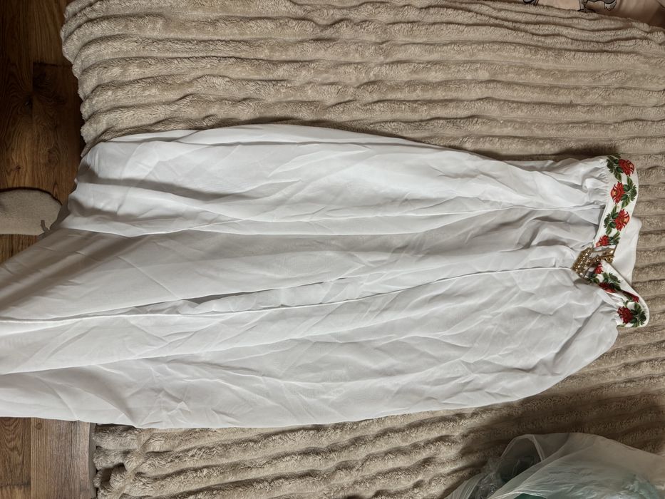 Вишите плаття, плаття повсякденне; плаьтя на розписку; весільне плаття