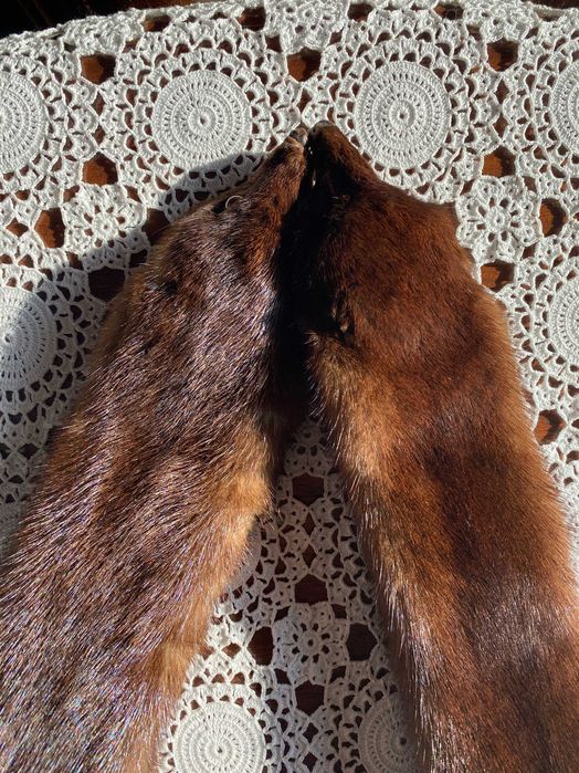 Estola em vison castanho escuro