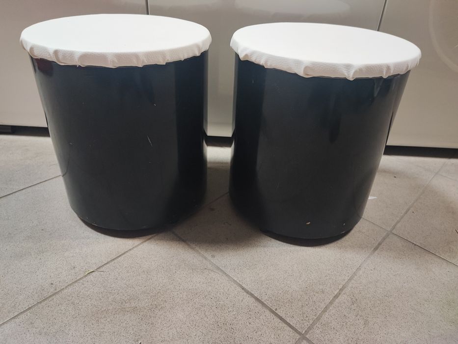 Pufy, taborety, biało-czarne