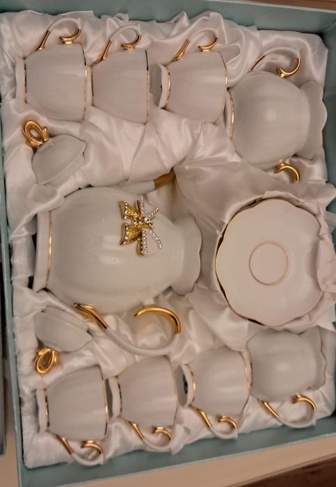 Дуже гарний чайний сервіз на подарунок