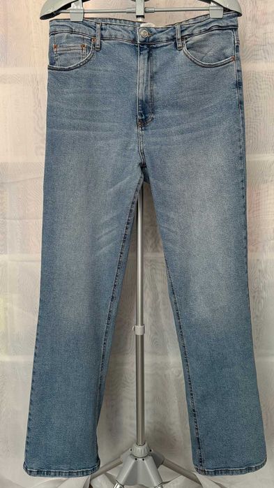 Jeansowe spodnie dzwony Stradivarius 44