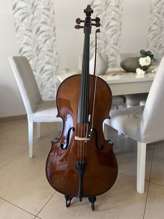 Violoncelo 4/4 stentor studant 1, com arco.