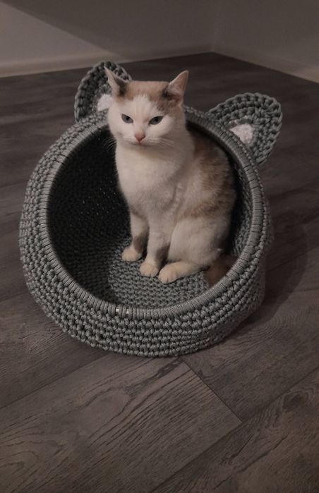 Котодім. Лежанка. В'язаний будиночок для котика з шнура.