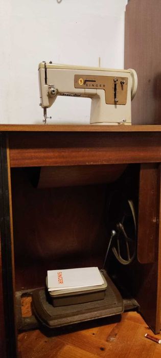Máquina costura SINGER elétrica com móvel