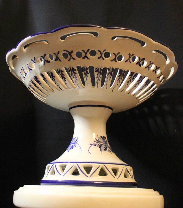 Fruteira em cerâmica portuguesa tradicional, pintada à mão