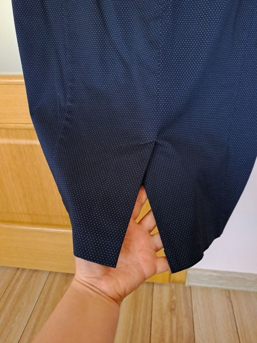 Granatowa spódnica w kropki