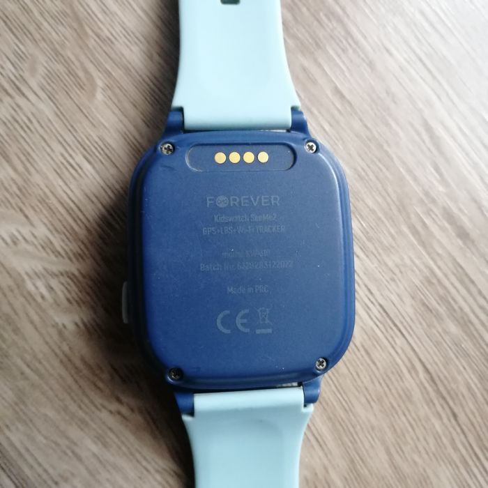 Smartwatch z funkcją połączeń telefonicznych, lokalizacją Wi-Fi i GPS