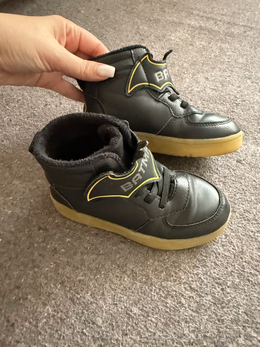 Круті черевики на хлопчика з бетменом h&m 27 розмір з підсвіткою