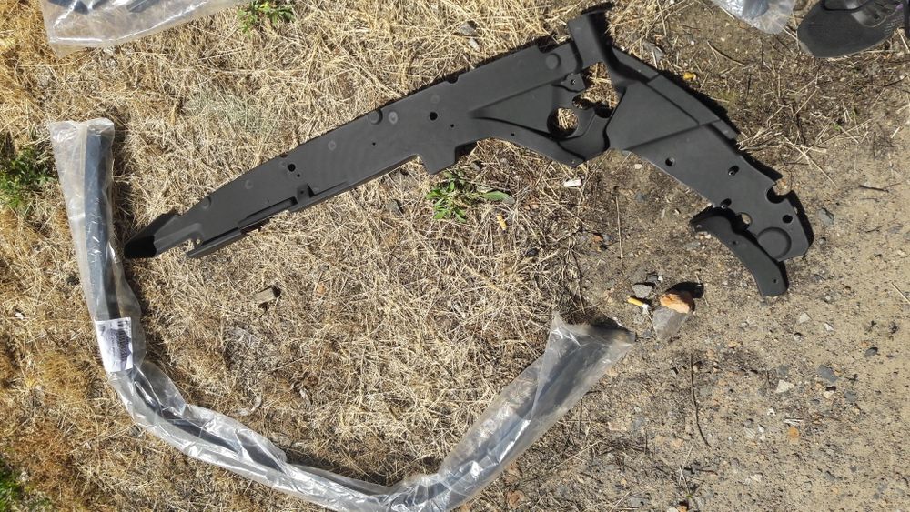 Накладка крила підкапотна ліва права Jeep Grand Cherokee 2017-