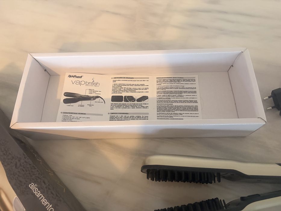 Secador/ alisador de cabelo a vapor