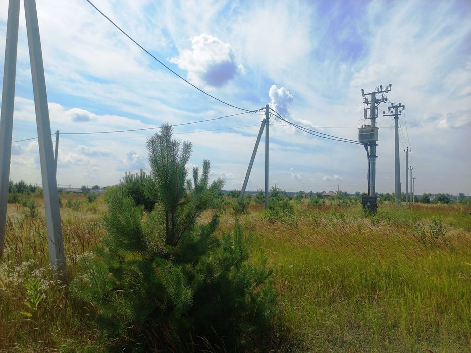 Рожівка, 15 соток на житловій вулиці з комунікаціями