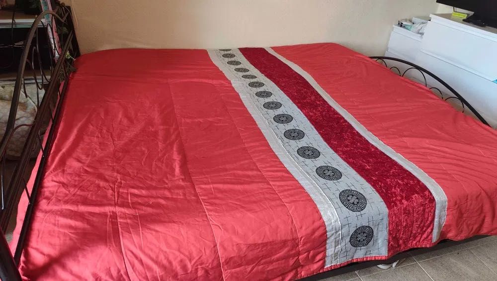 Cama com colchão de molas ensacadas