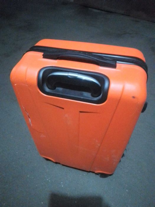 Продам   Чемодан