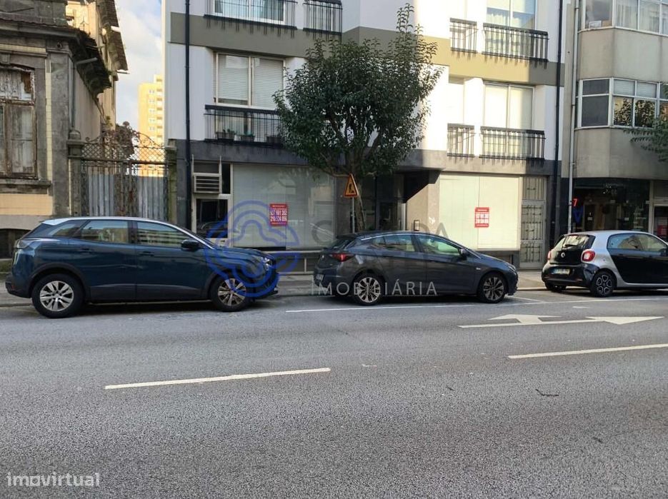 Venda de 2 Lojas/Comércio - Porto