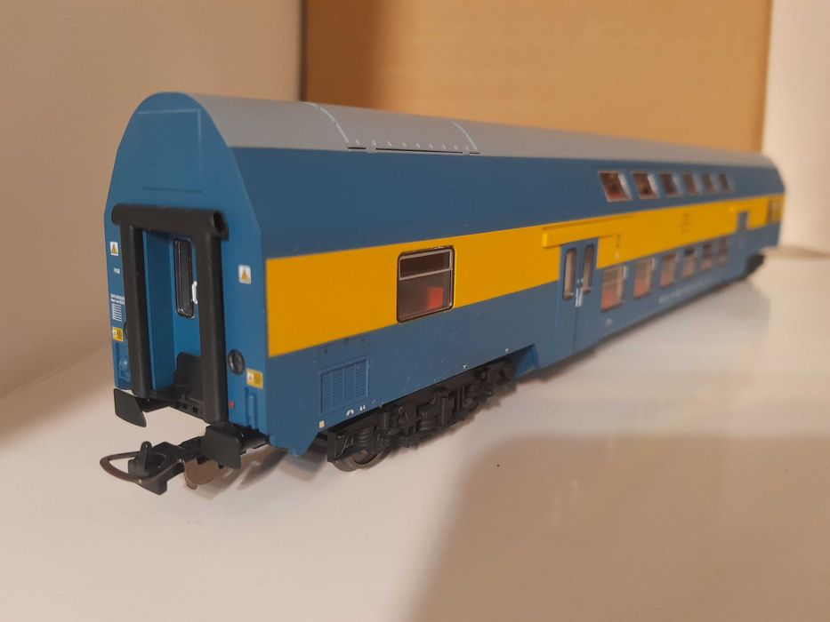 2 wagony pasażerskie piętrowe PKP, 2 klasy -  PIKO