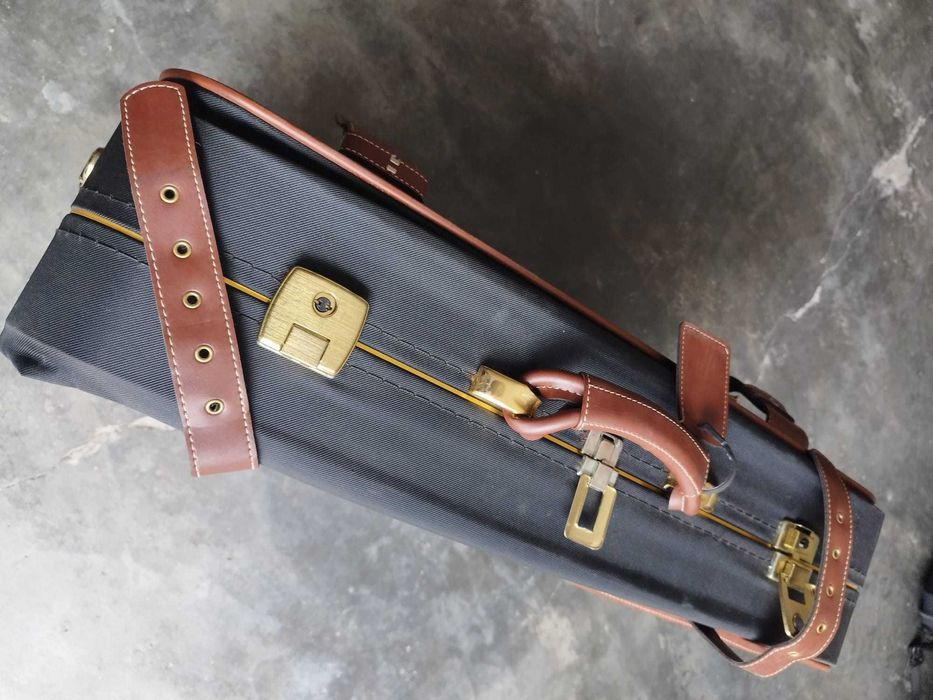 Mala de viagem antiga quase nova