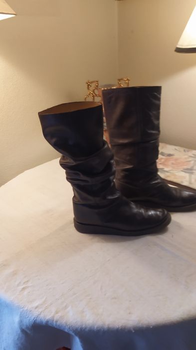 Botas castanhas em pele,forradas a pele também tam 37/38