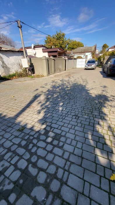 Продаю 2 квартиру з гаражем і власним двором