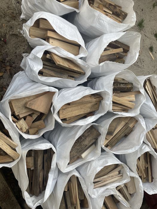 Aparas de vários tipo de lenha