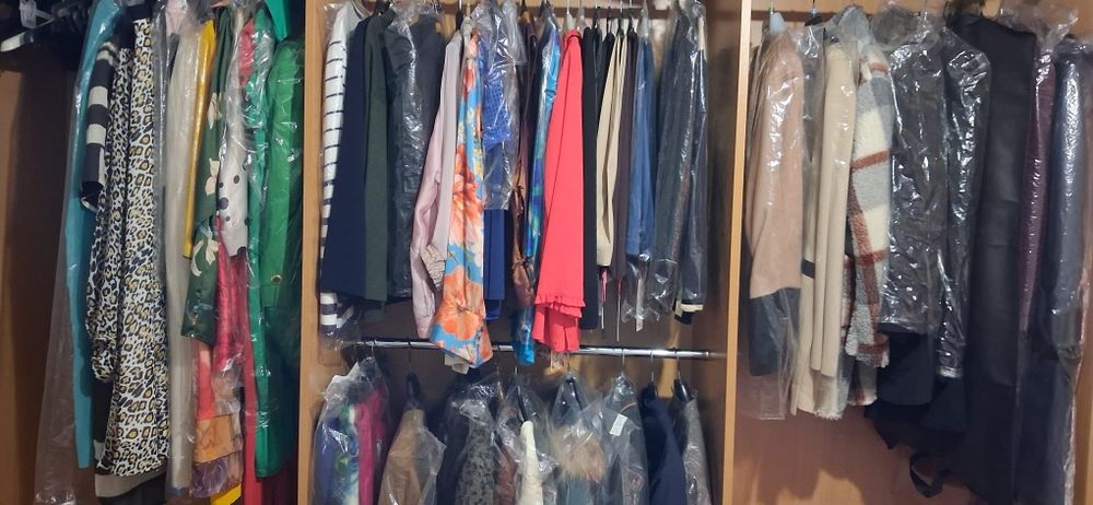 Roupa de gama alta e média