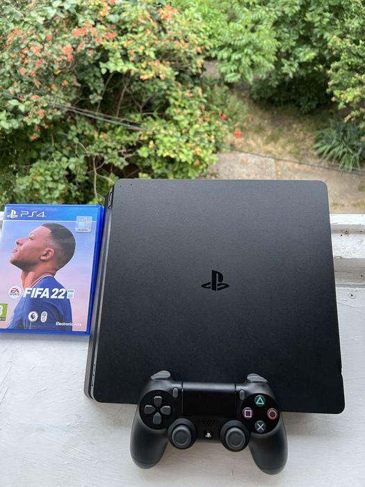 Playstation 4 slim + FIFA