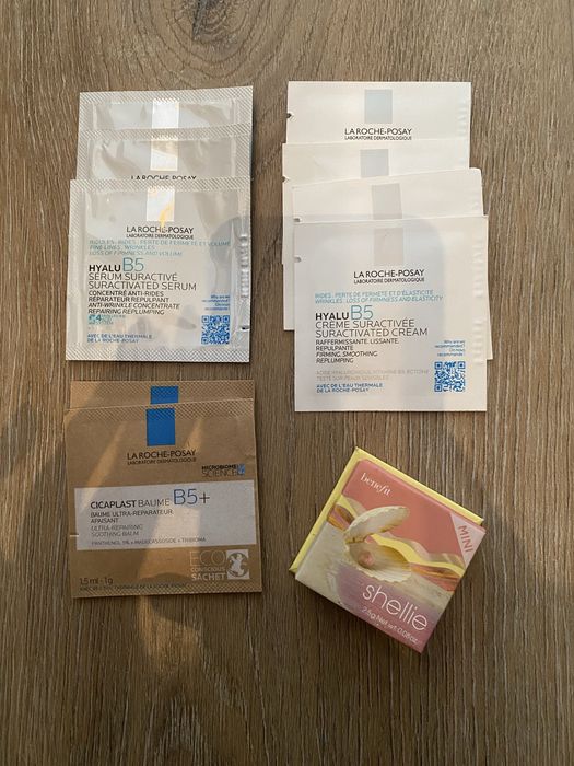 Benefit róż Shellie 2.5g probki la roche posay hyalu b5, cicaplast