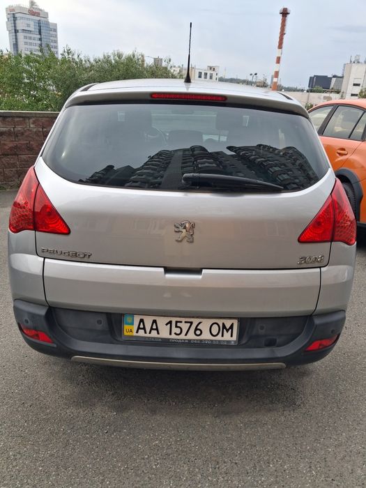 автомобіль Peugeot 3008