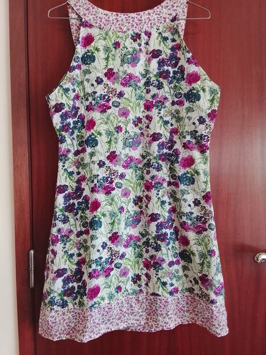 Vestido floral sem mangas