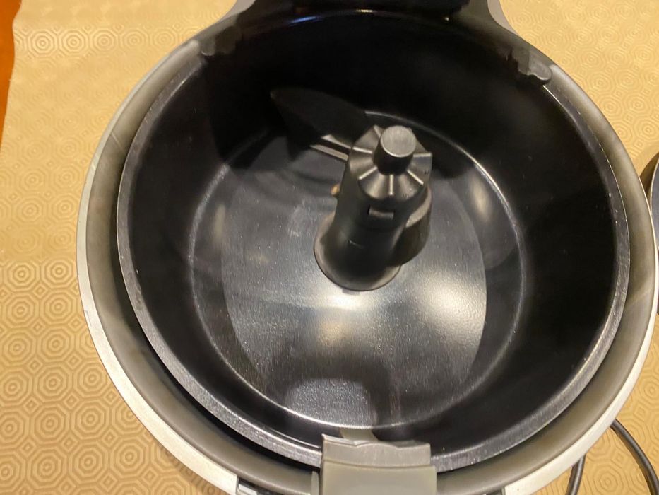 Vendo actifry 2 em 1 bem estimada