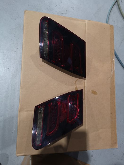 Farolins tras do Mercedes E300