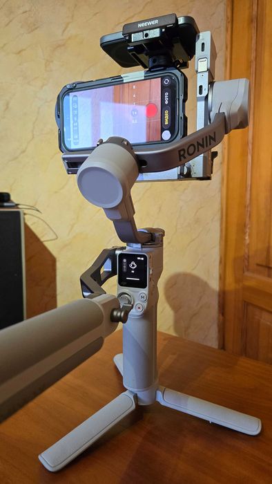 Новий стабілізатор DJI RS 4 Mini Combo — повный комплект