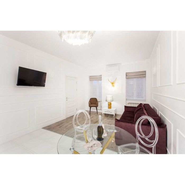 Квартира люкс в центрі на  вул. Сумська, 23/ Подобово "Swan"