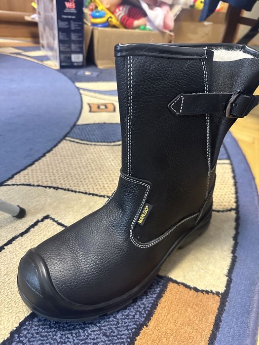 Продам черевики шкіряні берци 43р. чоботи зимові 38р.