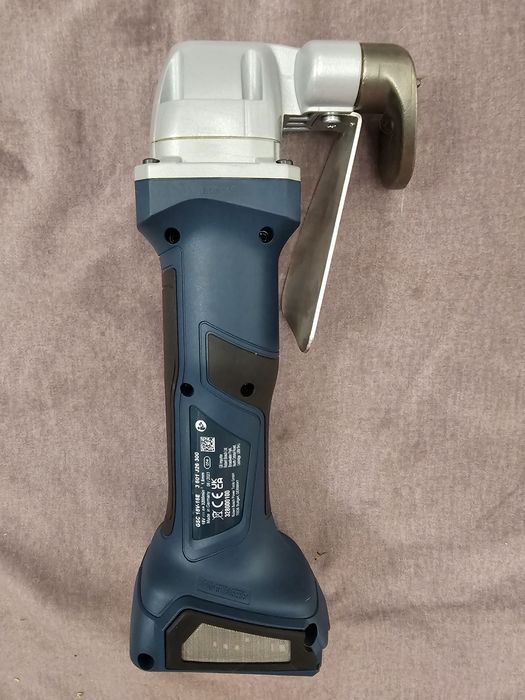Akumulatorowe nożyce do cięcia blachy Bosch Professional GSC 18V-16E