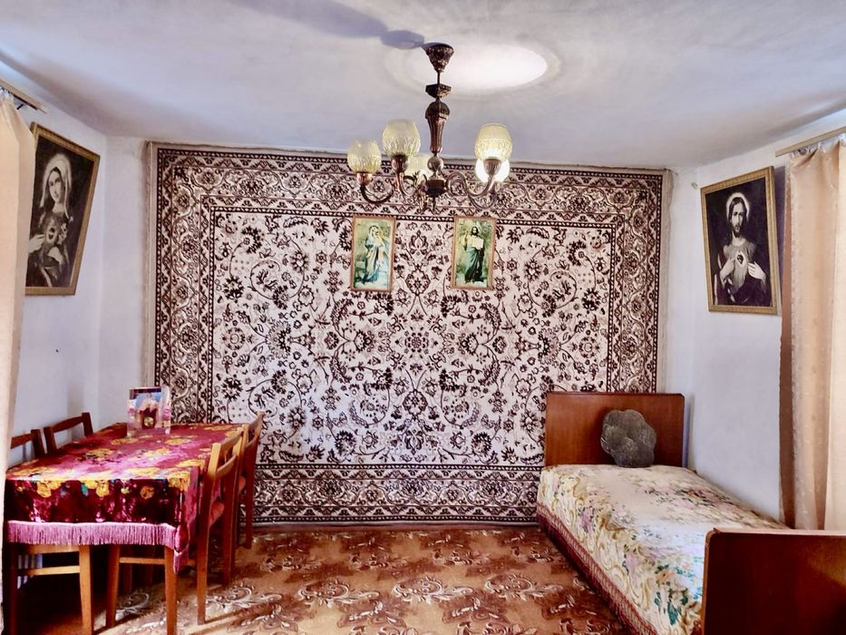 Продається частина будинку в самому центрі міста. Чортків