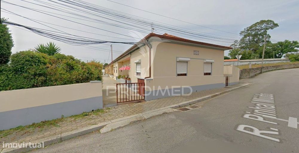 Moradia T2 em Vilar do Paraíso para investimento