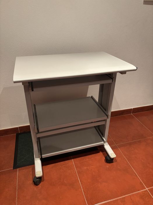 Secretaria como nova
