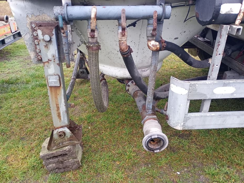 Cysterna Feldbinder.        Tara 4T