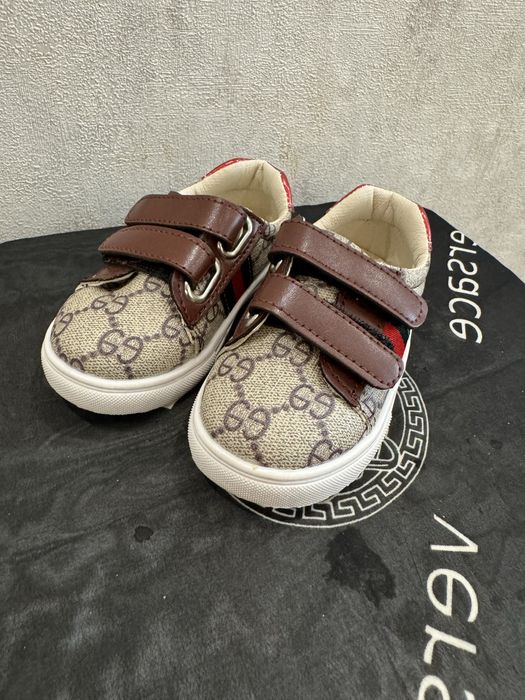 Дитячі кросівки