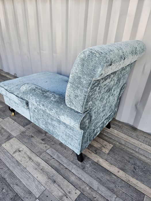 Zielony wydłużony fotel szezlong