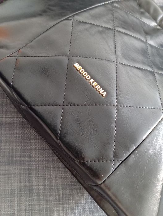 Nova bolsa de couro feminina de marca de designer independente. Por fa