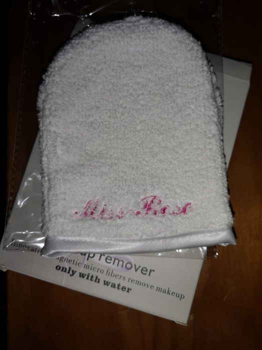 Luva remove maquilhagem